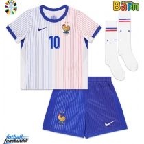 Frankrike Kylian Mbappe #10 Bortedraktsett Barn EM 2024 Kortermet (+ Korte bukser)